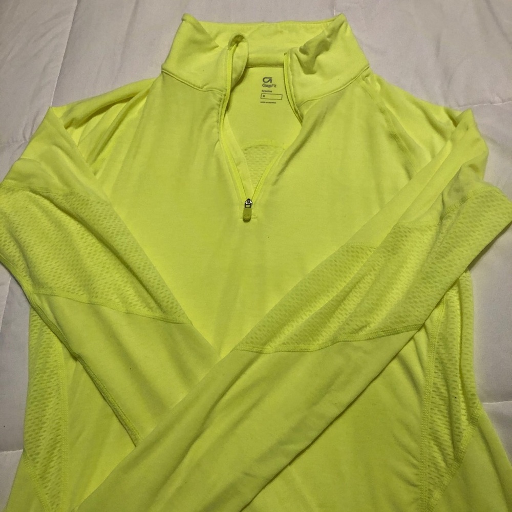 Gap Fit long sleeve half zip active top size small